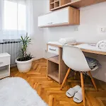 L & V Apartment Split
