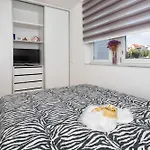 L & V Apartment *