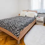 L & V Apartment Split