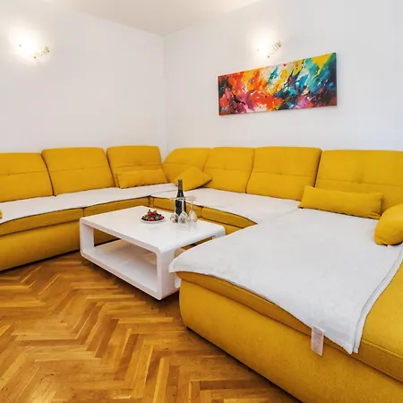 Apartamento L & V Split